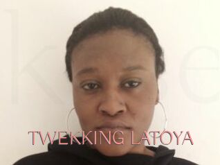 TWEKKING_LATOYA