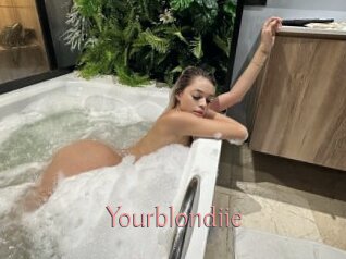 Yourblondiie